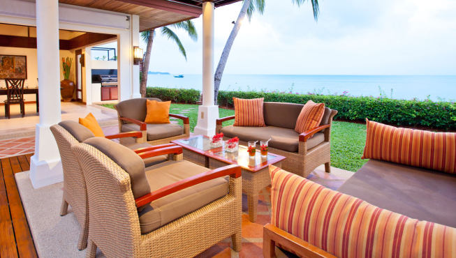 别墅正对的海滩有25米，同时还有泰国帕岸岛海湾的壮丽景色。