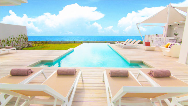 4幢纳泰海滨泳池别墅均设有5间卧室及一处私人无边泳池。