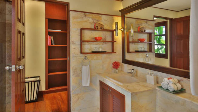 每间卧室均配有套间浴室，内设专用的室内/户外浴室和淋浴。